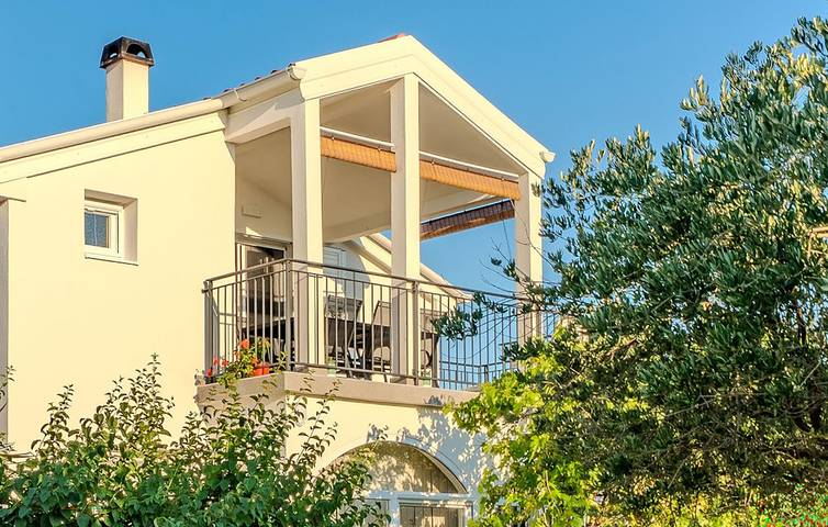 Ferienwohnung für 6 Personen, mit Terrasse in Nin