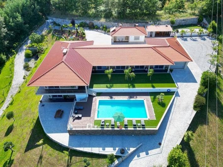 Casa de férias para 11 pessoas, com Varanda e Terraço e ainda Jardim and Piscina em Vieira do Minho