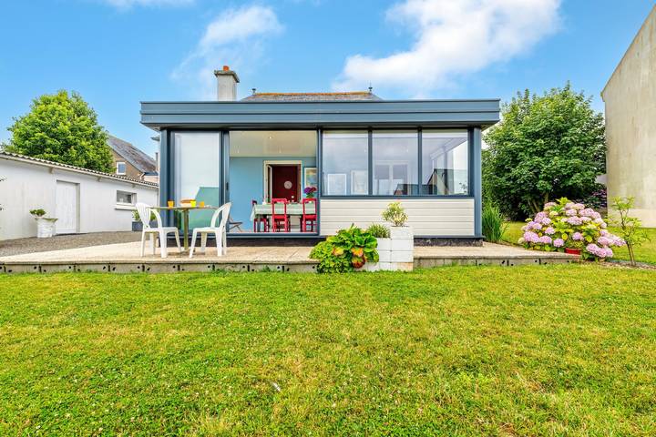Maison 4 Pers à 5kms De La Plage avec terrasse privée et jardin privé in Plouider, Région de Brest