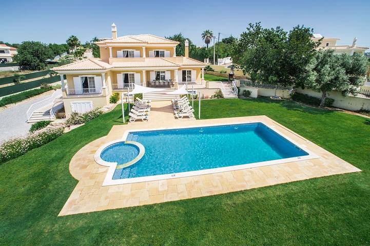 Location de vacances pour 14 personnes, avec balcon et jardin dans Pata De Cima