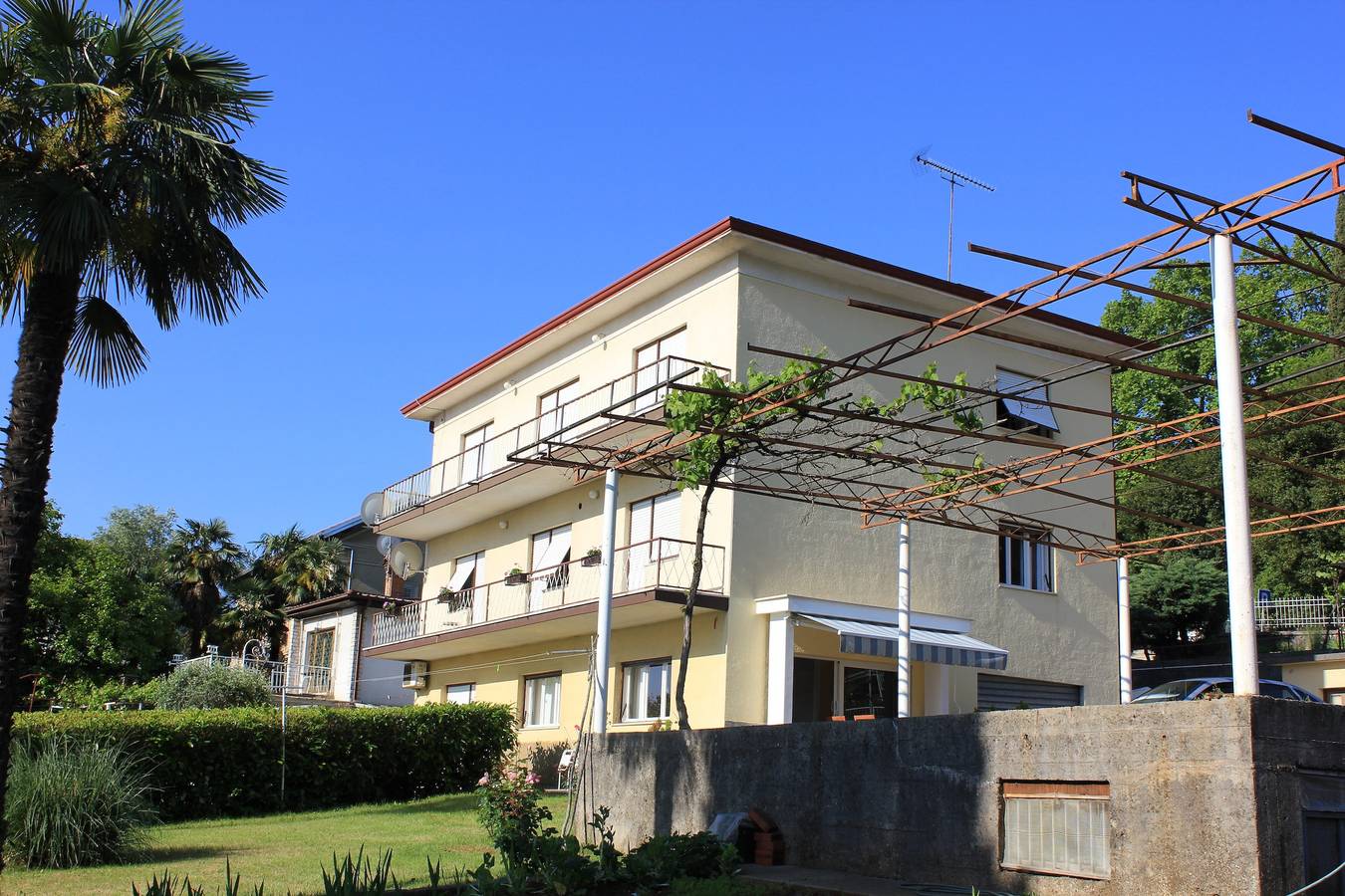 Ganze Wohnung, 2-Zimmer-Ferienwohnung mit Terrasse und Meerblick Lovran, Opatija A-7705-a in Hotel-Lovran-Beach, Lovran