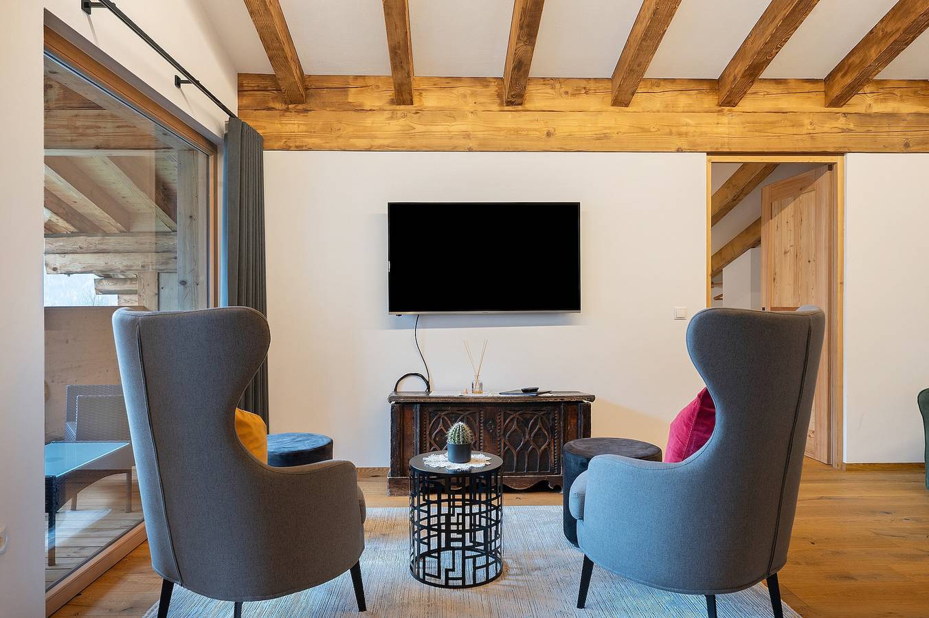 Entire apartment, Apartment 'Alpin Chalet Samer Fürstenblick' with Mountain View, Terrace and Wi-Fi in Sarnthein, Sarnvalley