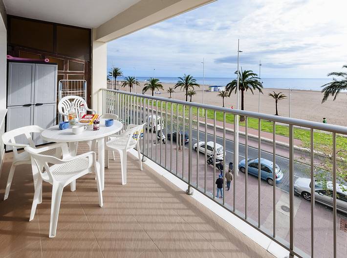 Ferienwohnung für 2 Personen, mit Terrasse und Pool in Gandia