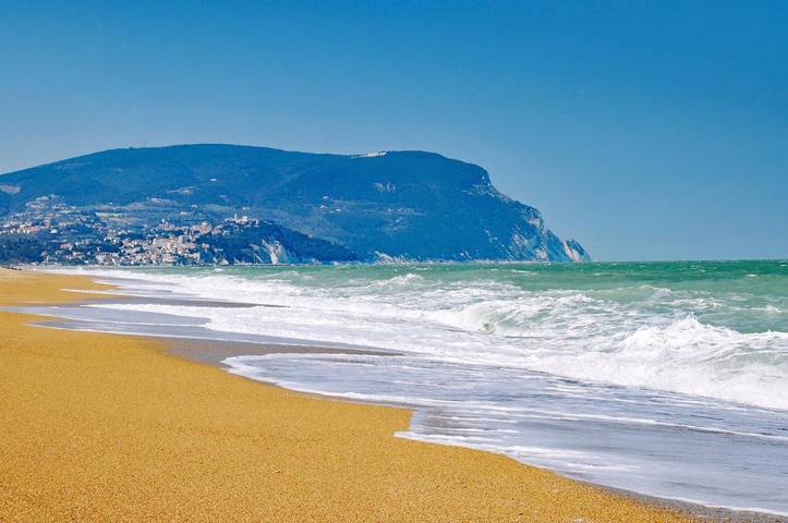 Appartamento per 6 persone, con Panorama a Civitanova Marche