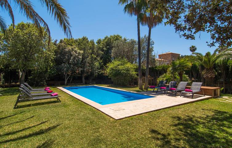 Sunny Terrace Apartment 500m from Coastline in Cala Bona, Son Servera