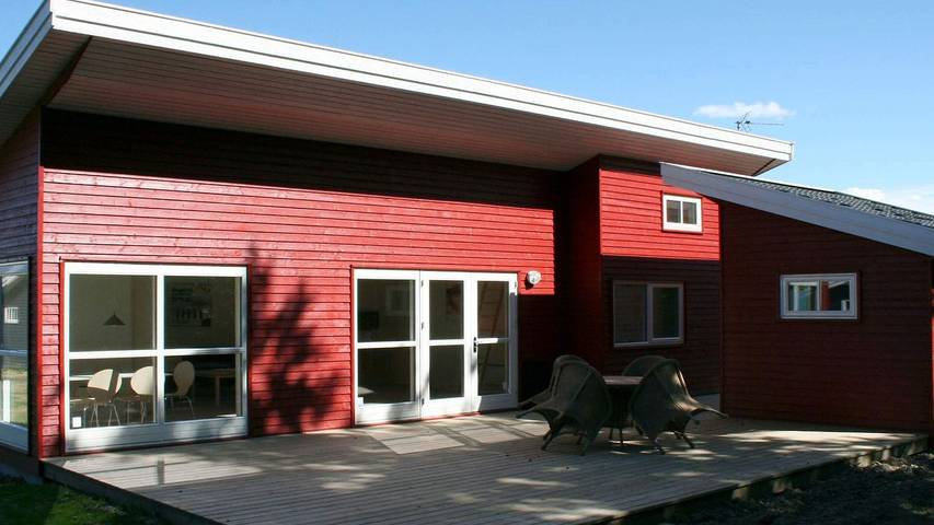 Ferieudlejning for 9 personer, med terrasse, husdyr tilladt i Gudhjem