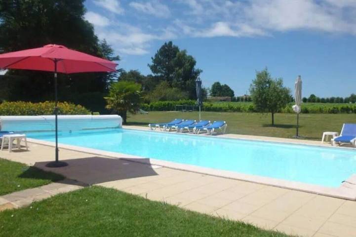 Casa rural para 4 personas, con terraza además de jardín y jacuzzi - 1