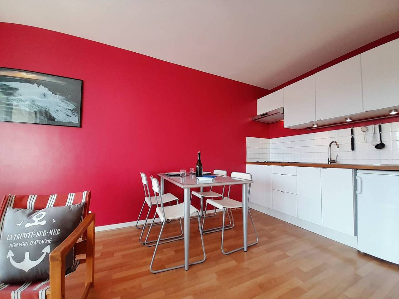 Entire studio, Charming Studio with Balcony & Port View, 900m from Beach, La Trinité-sur-Mer in La Trinité-sur-Mer, Côte des Mégalithes