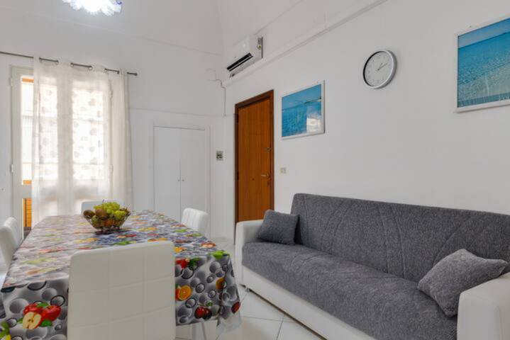 Appartamento intero, GuestHost - ★Dimora del Delfino Curioso★ due passi dal centro! in Lecce, Provincia di Lecce