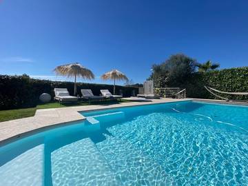 Villa pour 8 personnes, avec jardin et piscine ainsi que vue et terrasse, animaux acceptés à Biot
