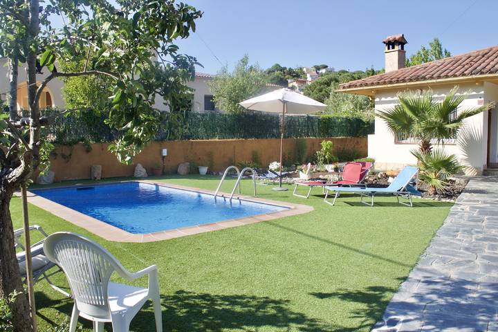 Chalet para 6 personas, con jardín y terraza en Selva - 3