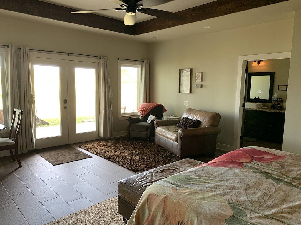 Ganze Wohnung, Roomy Master Suite - Perfect for 2-3 adults Or 2 adults 1 child, min age 8 yrs in Van Zandt County