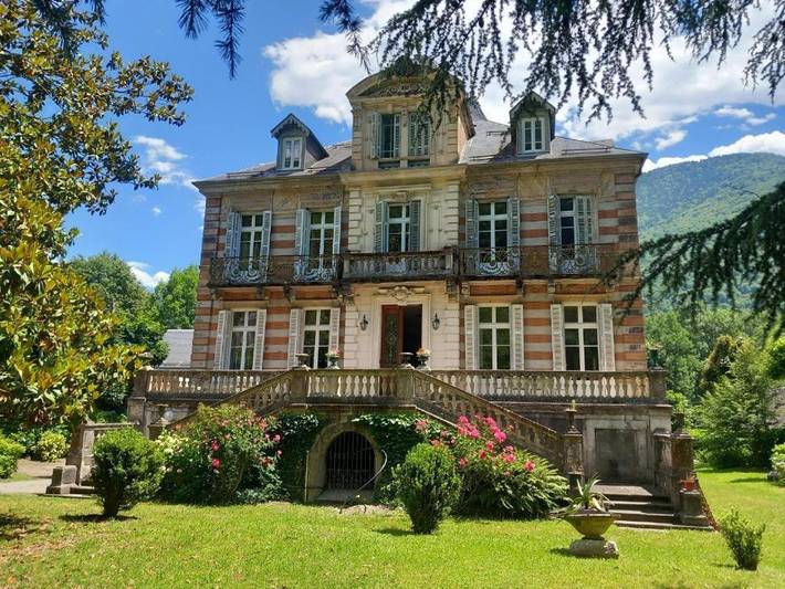 Chambre d’hôte pour 4 personnes, avec Terrasse ainsi que Jardin et Vue à Bagnères-de-Luchon