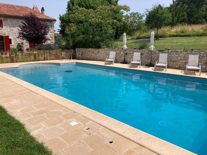 Location de vacances pour 2 personnes, avec terrasse et vue ainsi que piscine et jardin à Penne-d'Agenais - 2