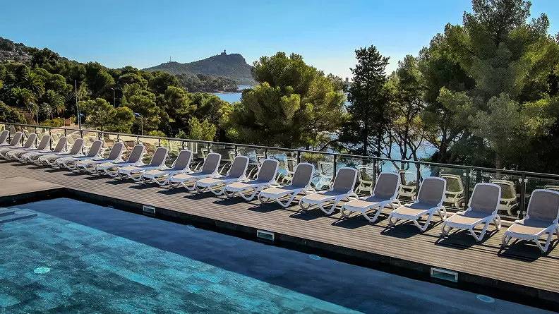 Gîte pour 2 personnes, avec piscine, animaux acceptés dans Plage de Boulouris - 2