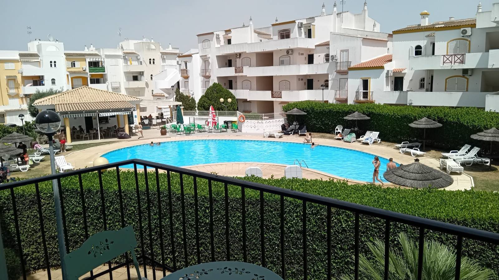 Entire apartment, Pool Apartment with Shared Pool, Private Terrace, and Wi-Fi in Tavira, Tavira (Santa Maria)