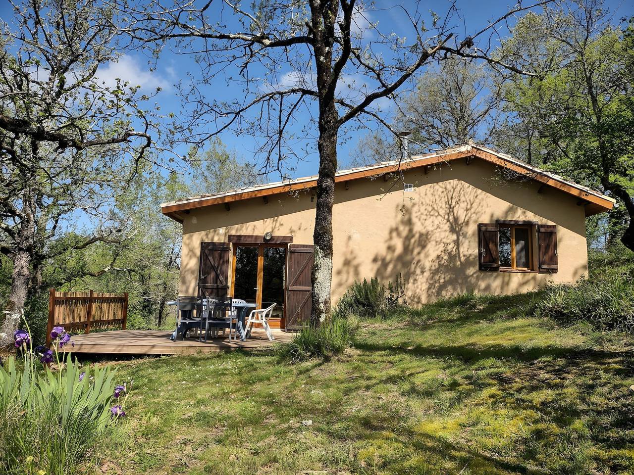 Gîte L'hirondelle – Maison de vacances au calme avec piscine partagée in Paulhiac, Région de Villeneuve-sur-Lot