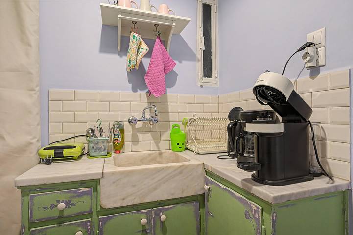 Entire apartment, Apartment 'The House Of Lavender' with Wi-Fi and Air Conditioning in Central Section of Athens, Athens