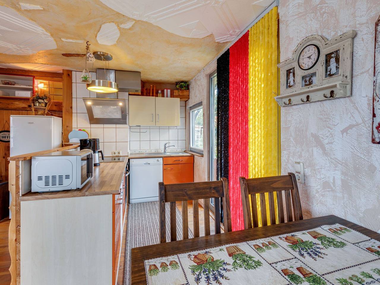 Gemütlicher Bungalow mit Garten Und Whirlpool in Nakenstorf in Nakenstorf, Zurow