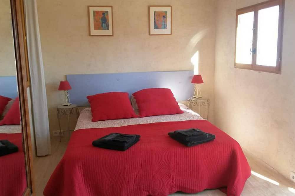 Studio Abricot est un petit studio confortable pour deux personnes. in Mazan, Parc naturel régional du Mont-Ventoux