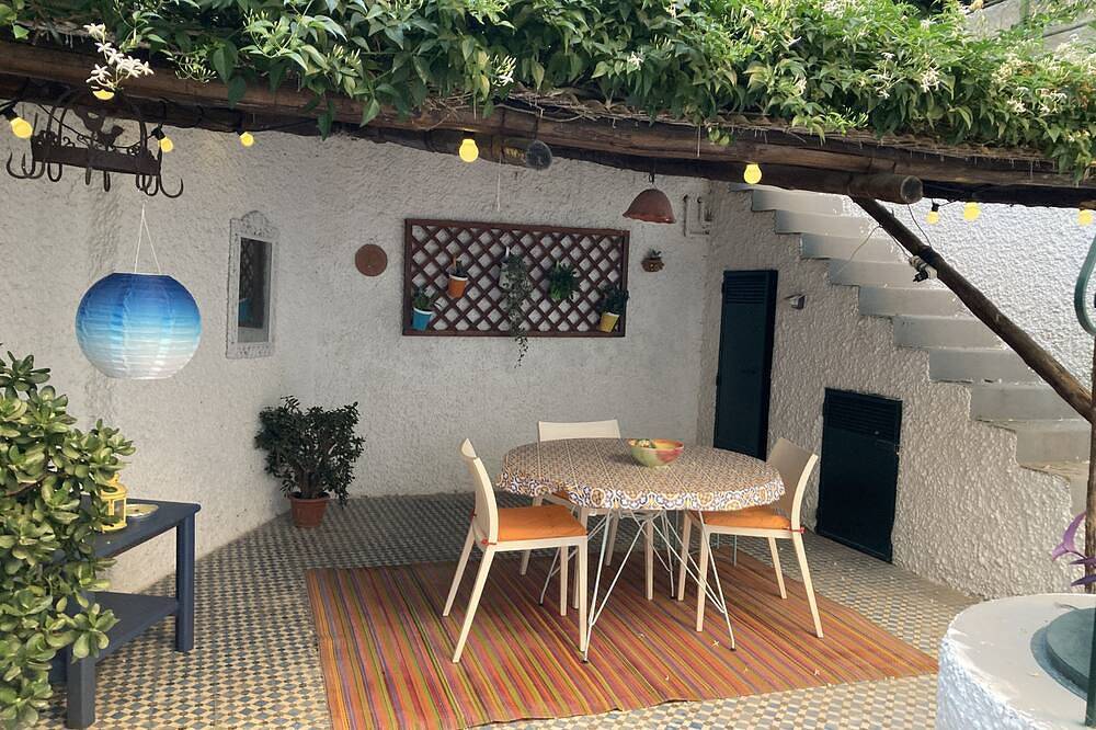House in the historic center with outdoor pergola in Forio, Ischia