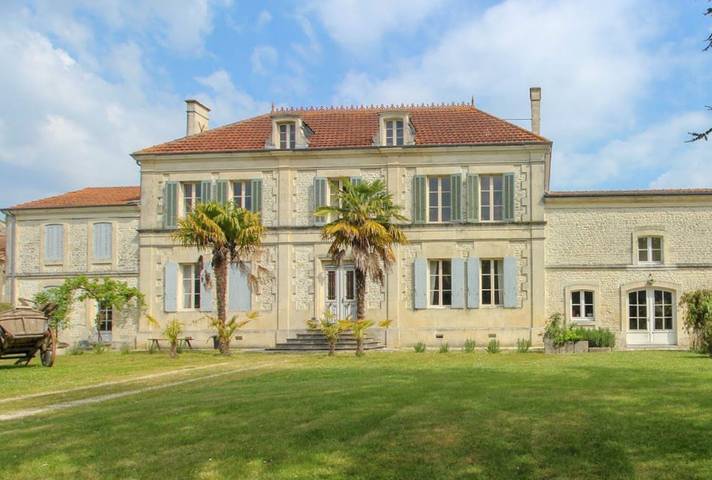 Gîte pour 8 personnes, avec jardin et piscine