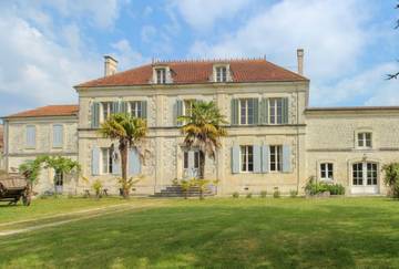 Gîte pour 8 personnes, avec jardin ainsi que terrasse et piscine à Aumagne