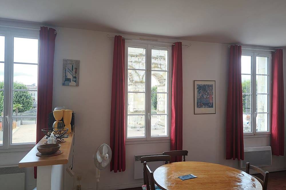 Entire apartment, Panoramic view accommodation in Saintes, Saintes region