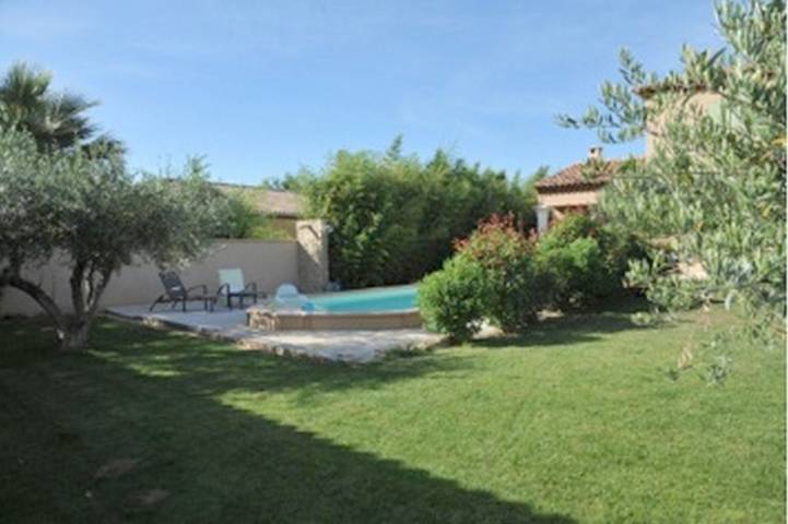 Maison d’hôte pour 2 personnes, avec jardin ainsi que piscine et terrasse à Montagnac