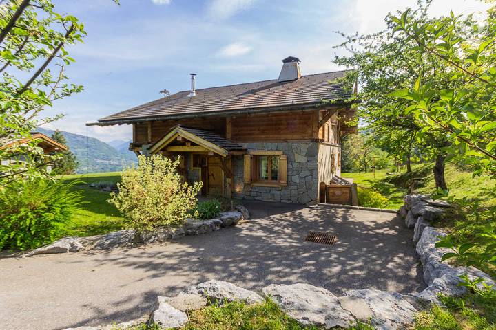 Chalet pour 6 personnes, avec Terrasse ainsi que Jardin et Piscine dans Bauges