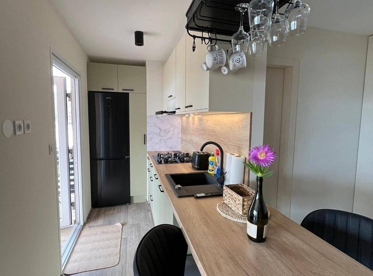 Tranquil Tides Drage Mobile Home with Terrace and Sea View in Drage (Pakoštane), Zadar