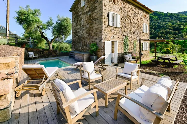 Casa de vacaciones para 7 personas, con piscina además de vistas y jardín - 1