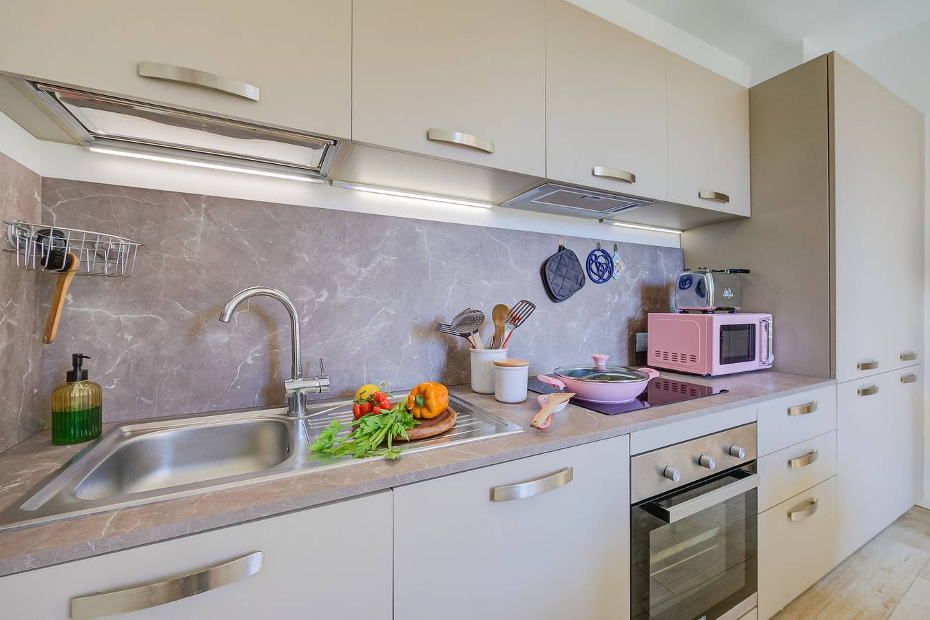 Apartamento entero, Henry-Historic Center 300m From Lake in San Felice del Benaco, Montañas Garda