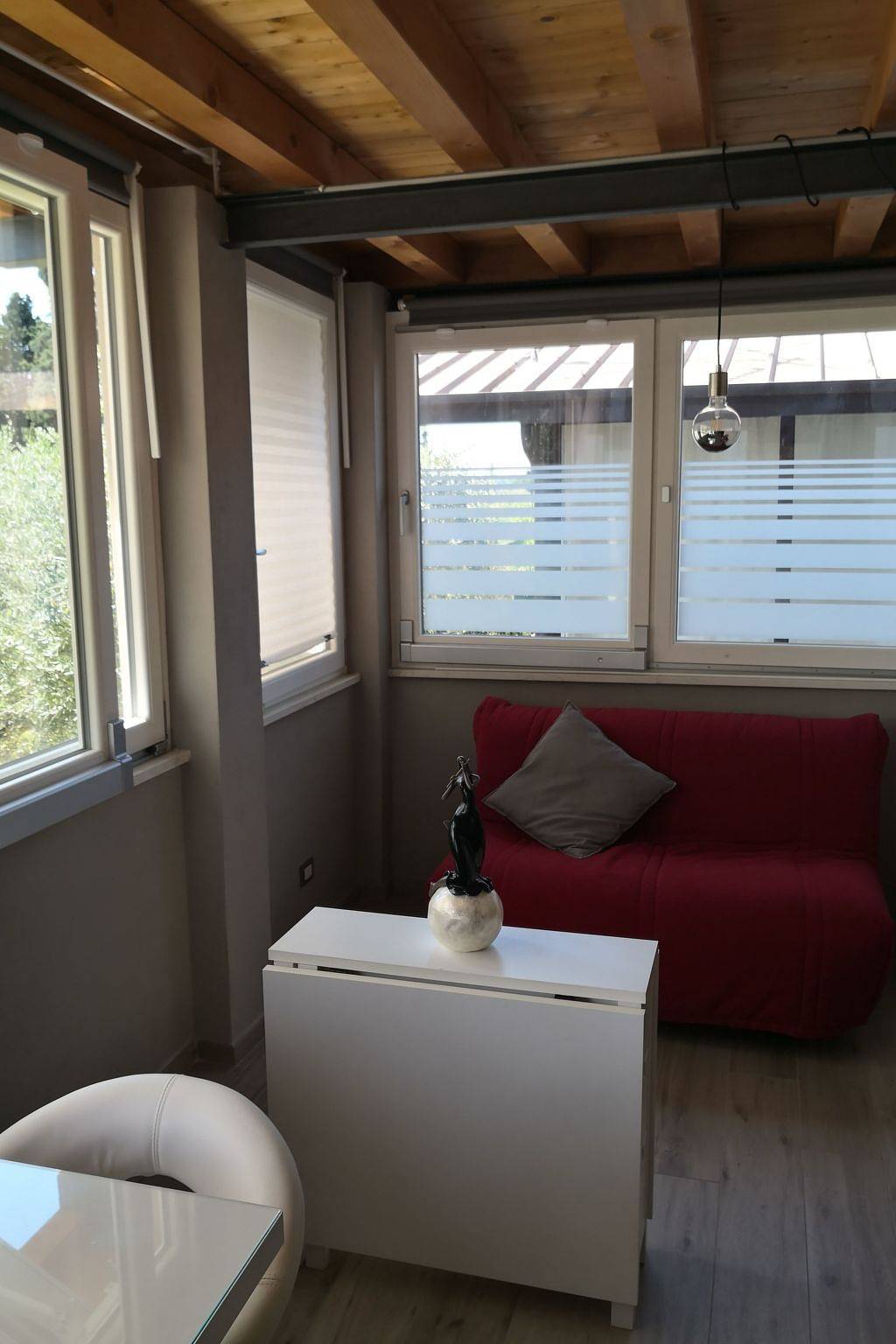 Entire apartment, Freifläche mit direktem Zugang zum Strand in Manerba del Garda, Garda Mountains