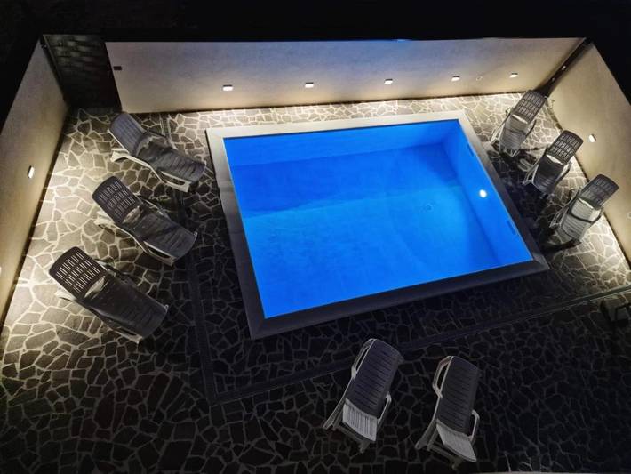 Gîte pour 8 personnes, avec piscine ainsi que jardin et vue dans Petrovija - 2