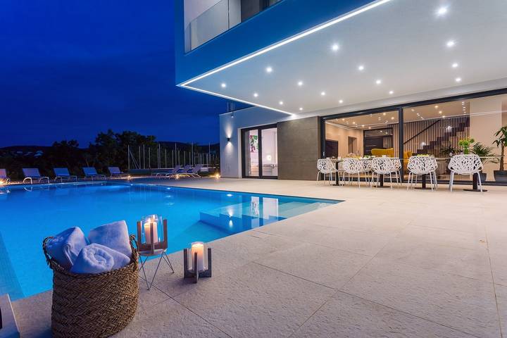 Villa pour 10 personnes, avec jardin et vue sur le lac ainsi que piscine et sauna à Imotski - 3