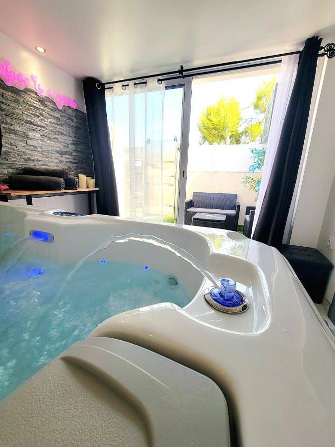 Gîte pour 4 personnes, avec jardin ainsi que jacuzzi et terrasse, animaux acceptés à Juvignac - 4