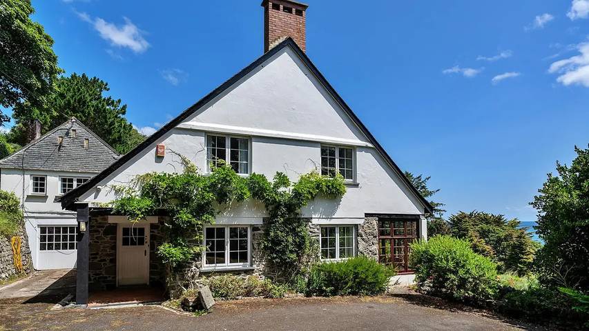 Holiday rental for 14 people, with garden in The Lizard Peninsula