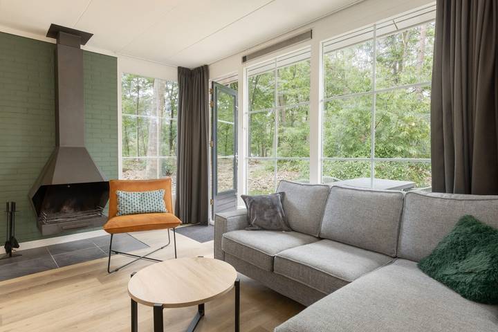 Blokhut voor 4 personen, with Balkon/Terras and Terras as well as Tuin in Noord-Brabant