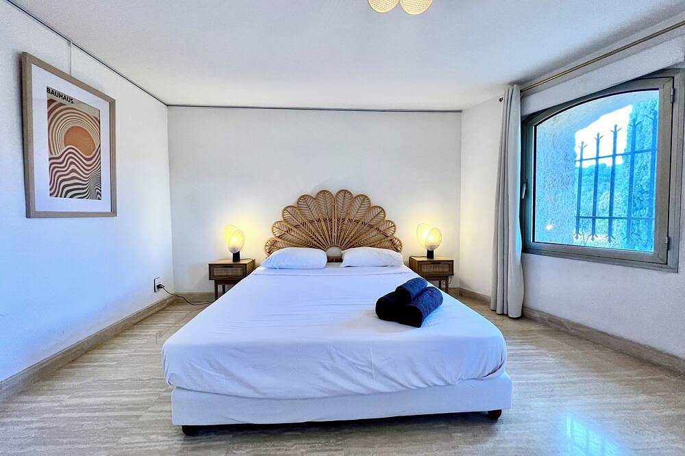 Bastide provençale climatisée, 12/14 couchages, avec piscine privée et jacuzzi in Jouques, Région d'Aix-en-Provence