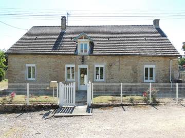 Gîte pour 10 personnes, avec jardin et vue, adapté aux familles à Commarin