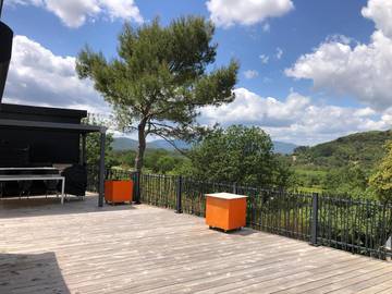 Maison de campagne pour 4 personnes, avec terrasse ainsi que vue et piscine à Rocbaron