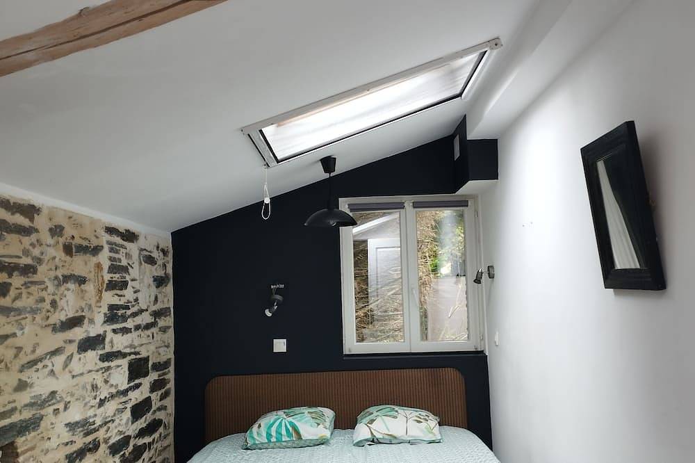 Maison de charme angevine avec piscine partagée in Saint-Jean-des-Mauvrets, Vallée de la Loire