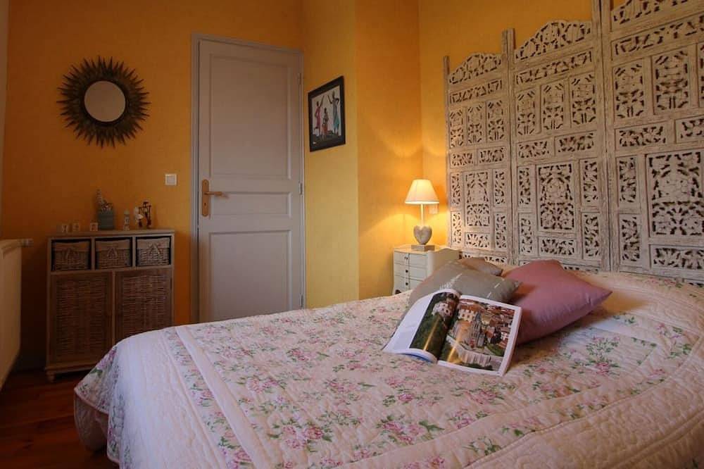 Gîte 4 étoiles au cœur de l’Auvergne avec terrasse, jardin clos et équipements pour enfants in Saint-Beauzire, Haute-Loire