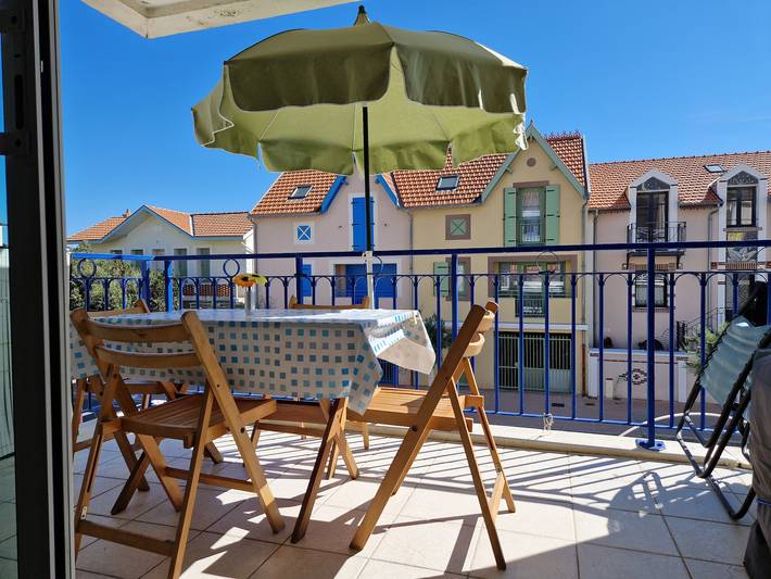 Apartamento de vacaciones para 4 personas, con piscina además de balcón y vistas al mar - 1