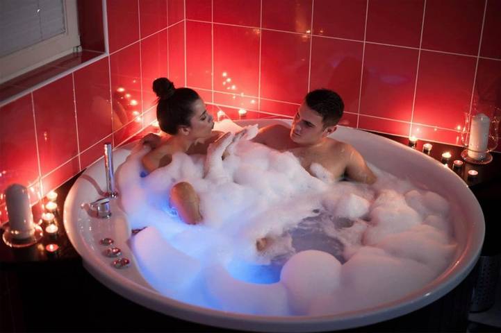 Maison d’hôte pour 3 personnes, avec piscine ainsi que jardin et jacuzzi, animaux acceptés à Zagreb