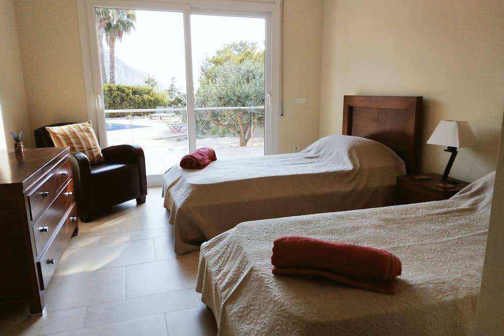 Magnífica villa independiente en una colina con vistas a la bahía de Aiguablava. in Aigua Blava, Begur