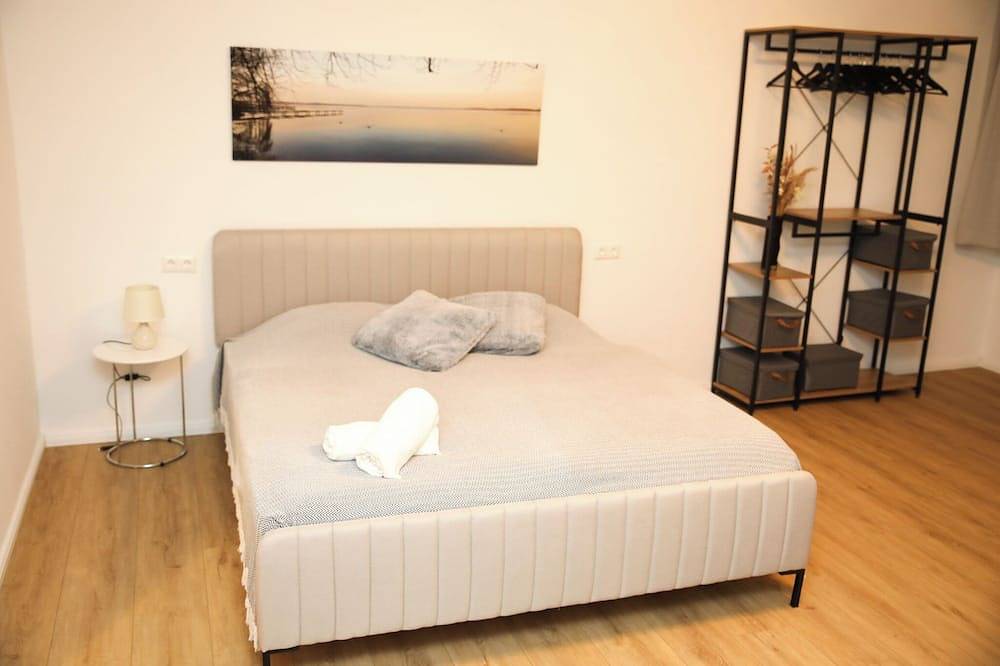 Ganze Wohnung, Moderne Ferienwohnung Studio Lana im Herzen von Bad Zwischenahn in erster Reihe in Zwischenahner Meer, Bad Zwischenahn