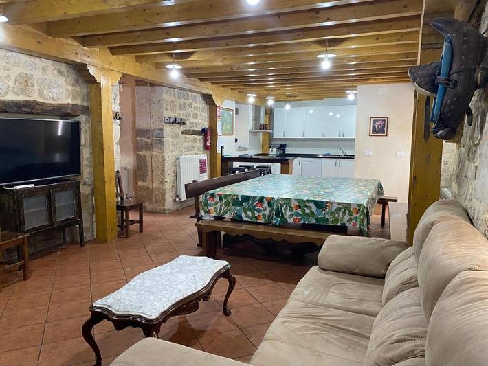 Casa rural para 18 personas, con terraza y piscina en Valle de Santibáñez