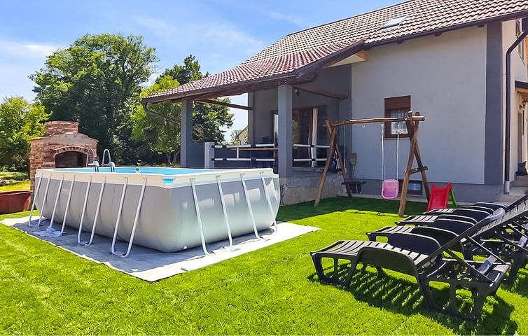 Vakantiehuis voor 8 personen, with zwembad and terras as well as tuin, met huisdier - 1